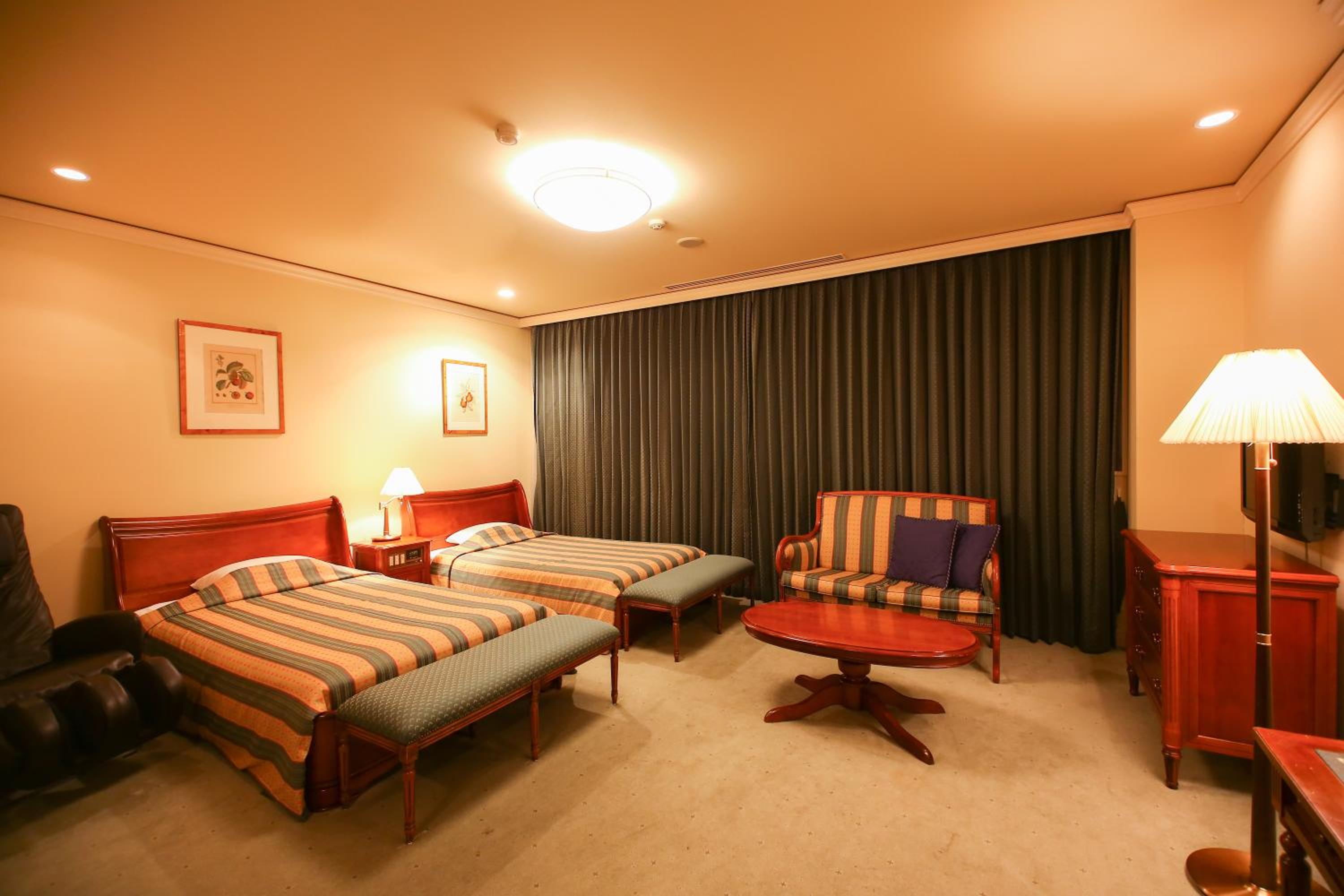 Semi Room, Suite, Twin Beds