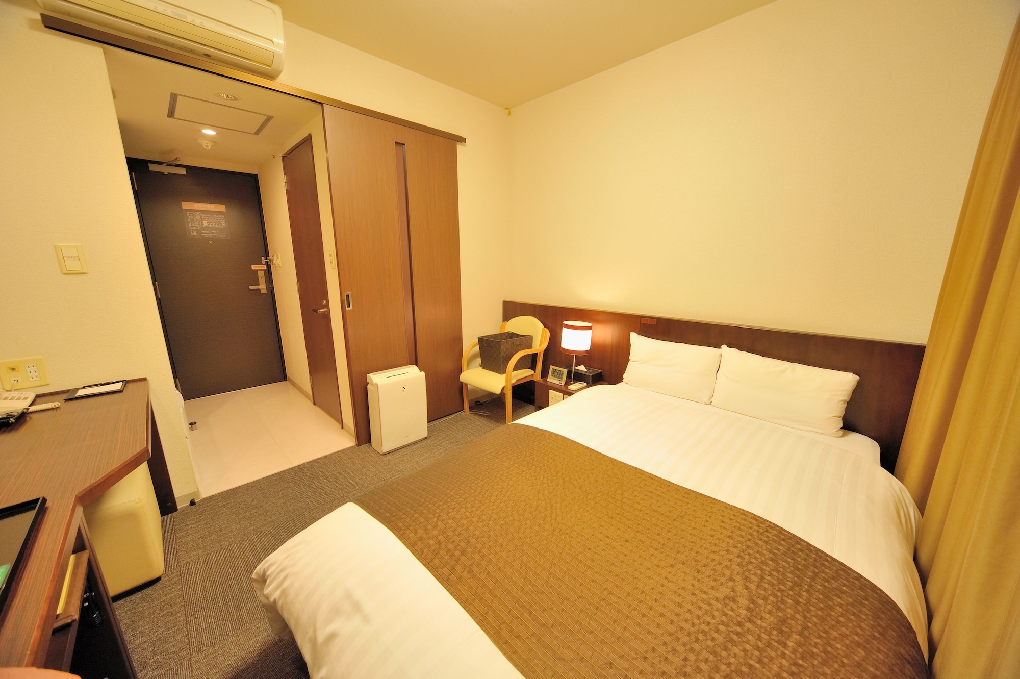 SEMI ROOM, SEMI DOUBLE BED
