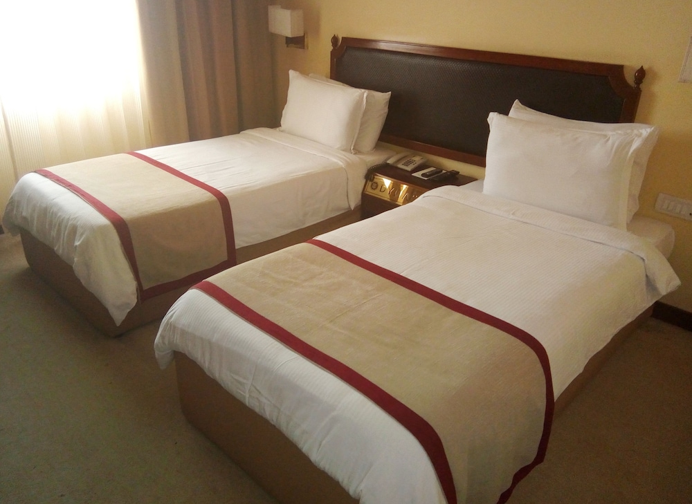 Hotel Dynasty 13/46