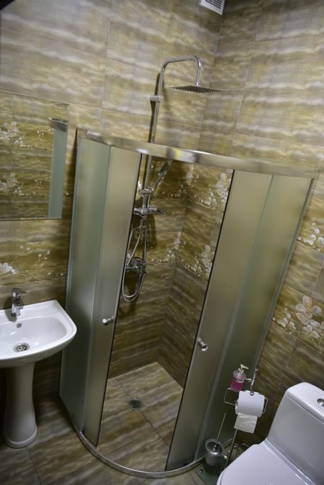 غرفة عائلية بسرير مزدوج مع أريكة، Hotel The K Tbilisi 2/2