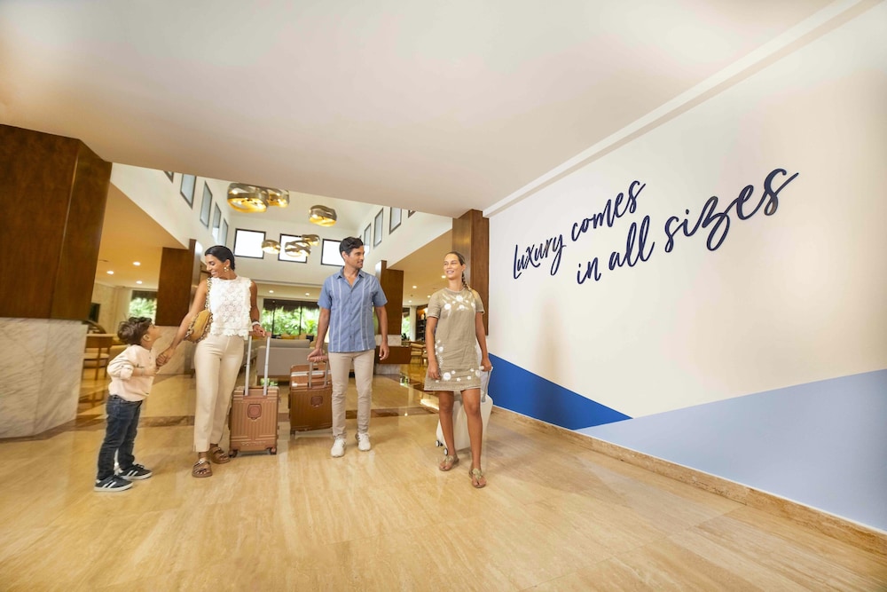 Family Selection At Grand Palladium Kantenah Resort & Spa 6/50