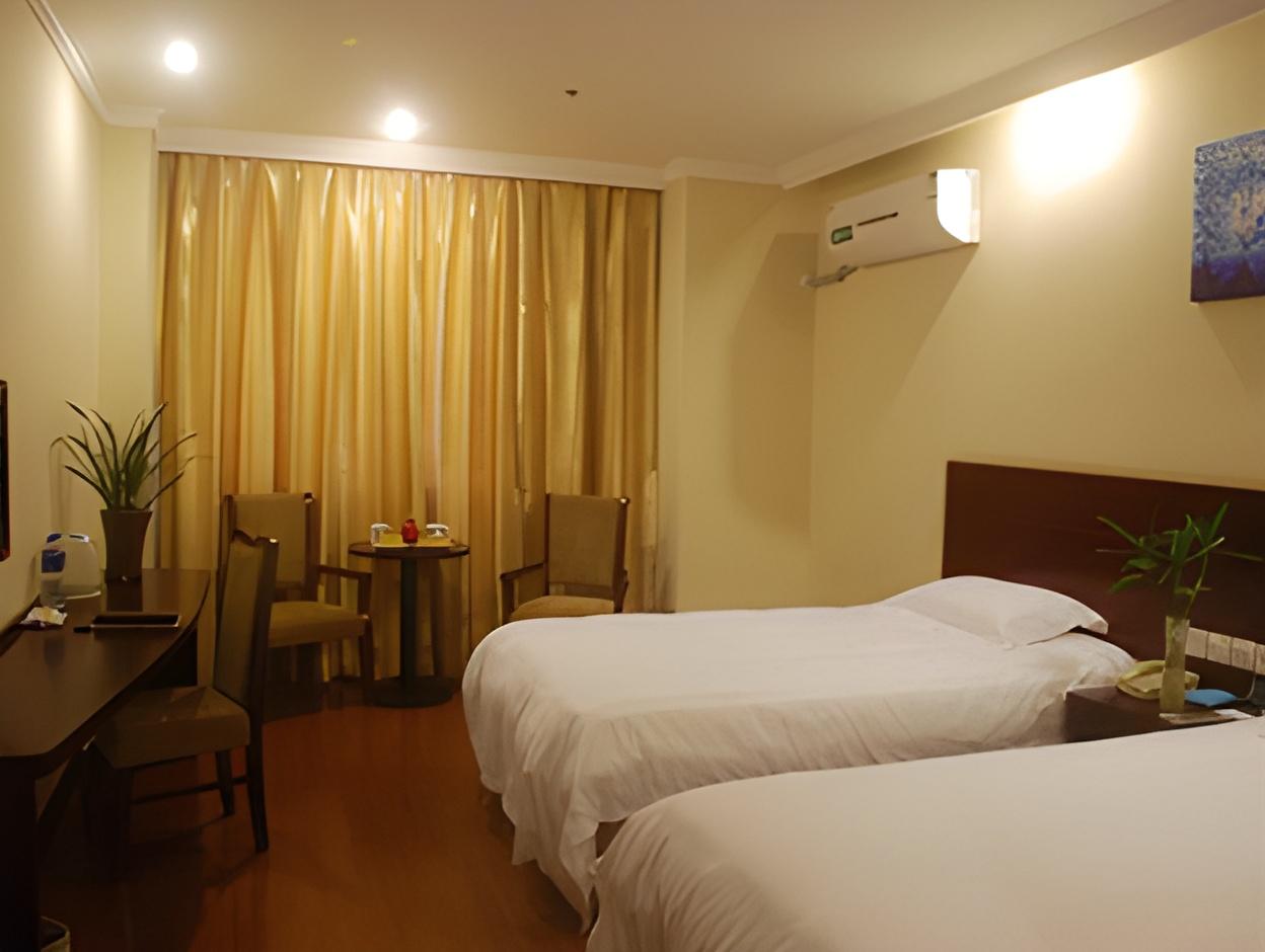ROOM, TWIN BEDS