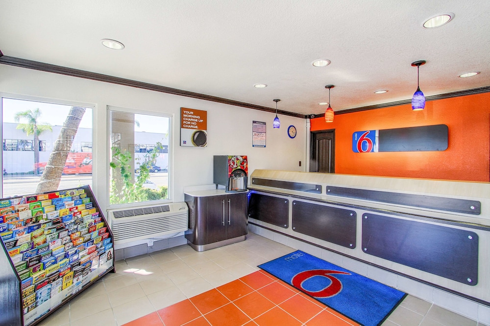 Motel6 San Diego, CA - Airport - Harbor 10/56