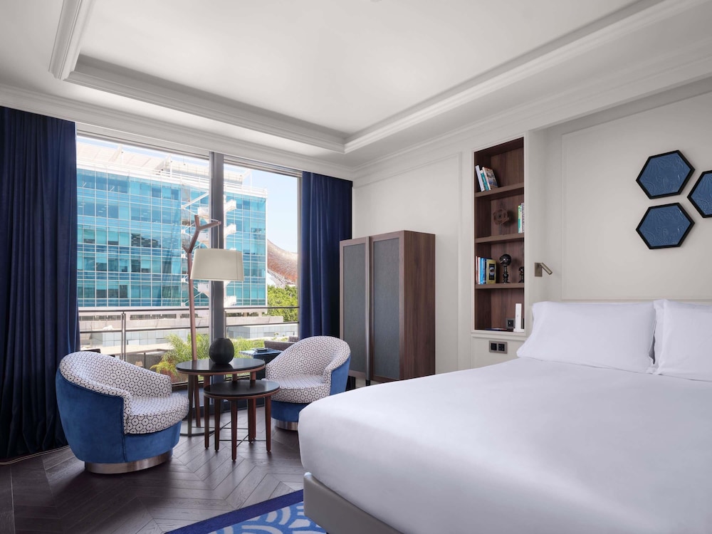 LUXURY, QUEEN BED, GARDEN VIEW, BALCONY