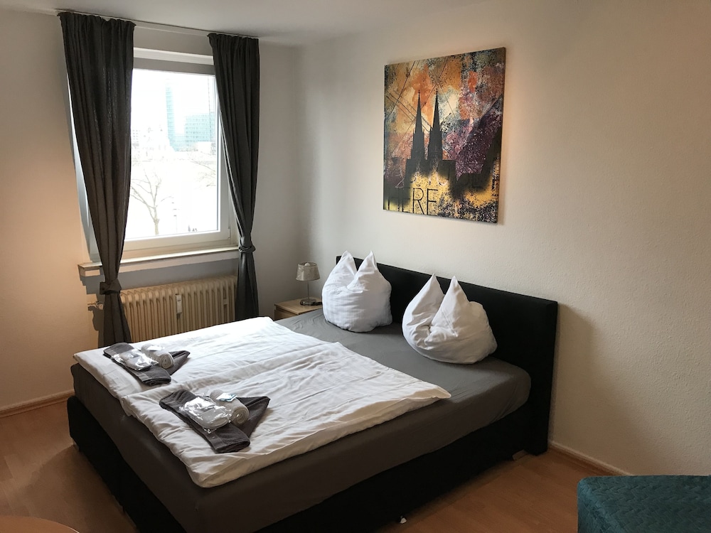 City Apartments in Koln am Rheingarten 11/45
