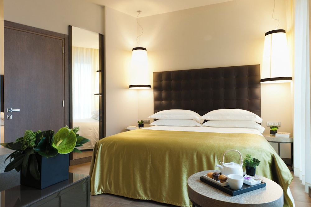 DELUXE, DOUBLE BED, CITY VIEW