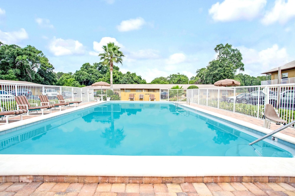 Days Inn By Wyndham Orange City/Deland 1/39