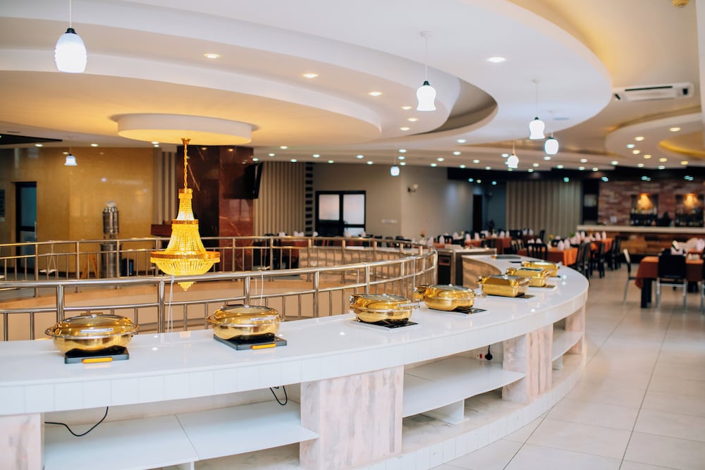 Gold Crest Hotel 44/49
