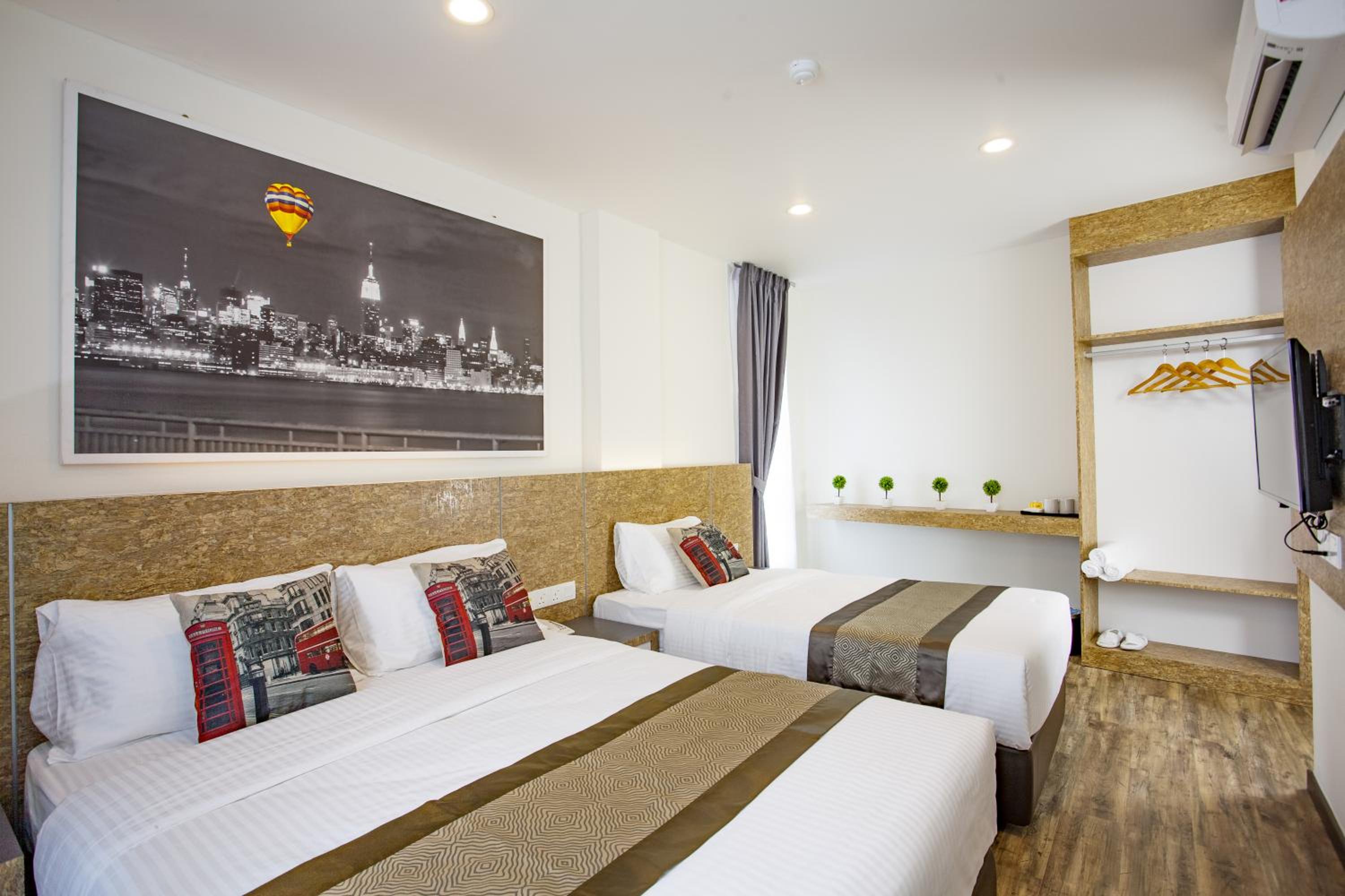 Semi Room, Deluxe, Triple, 1 Queen and 1 Semi Double Bed