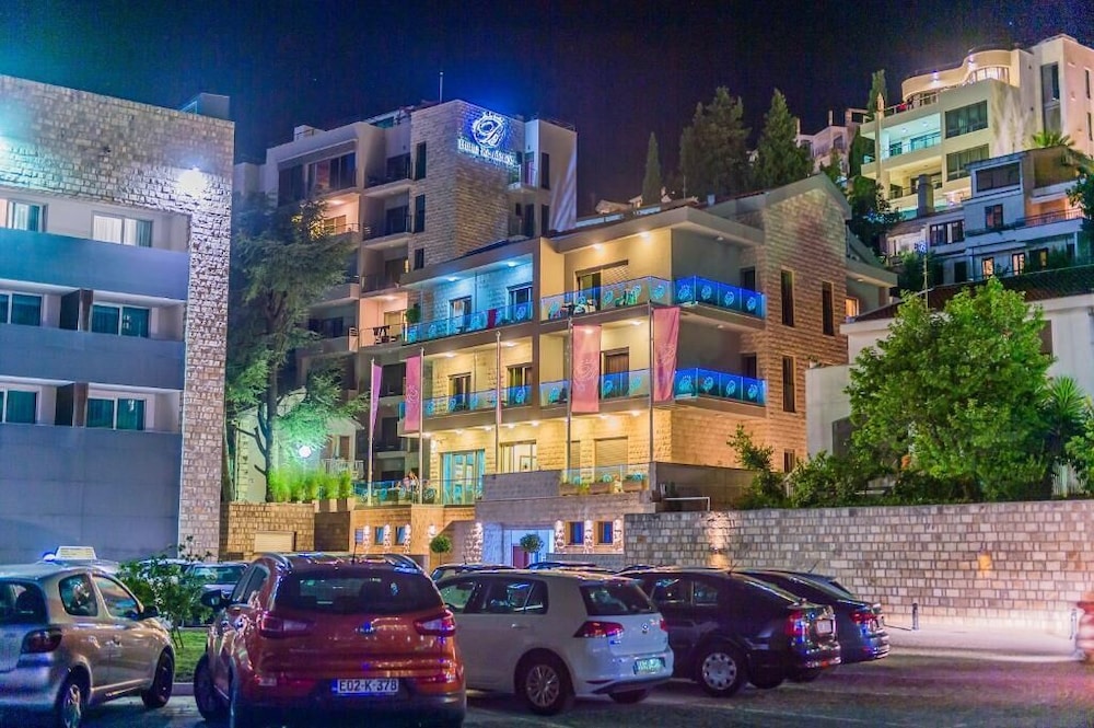 HOTEL BUTUA RESIDENCE 95/100