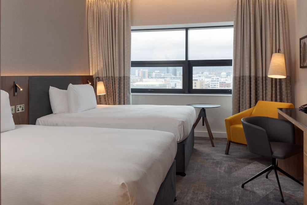 DELUXE, 2 DOUBLE BEDS
