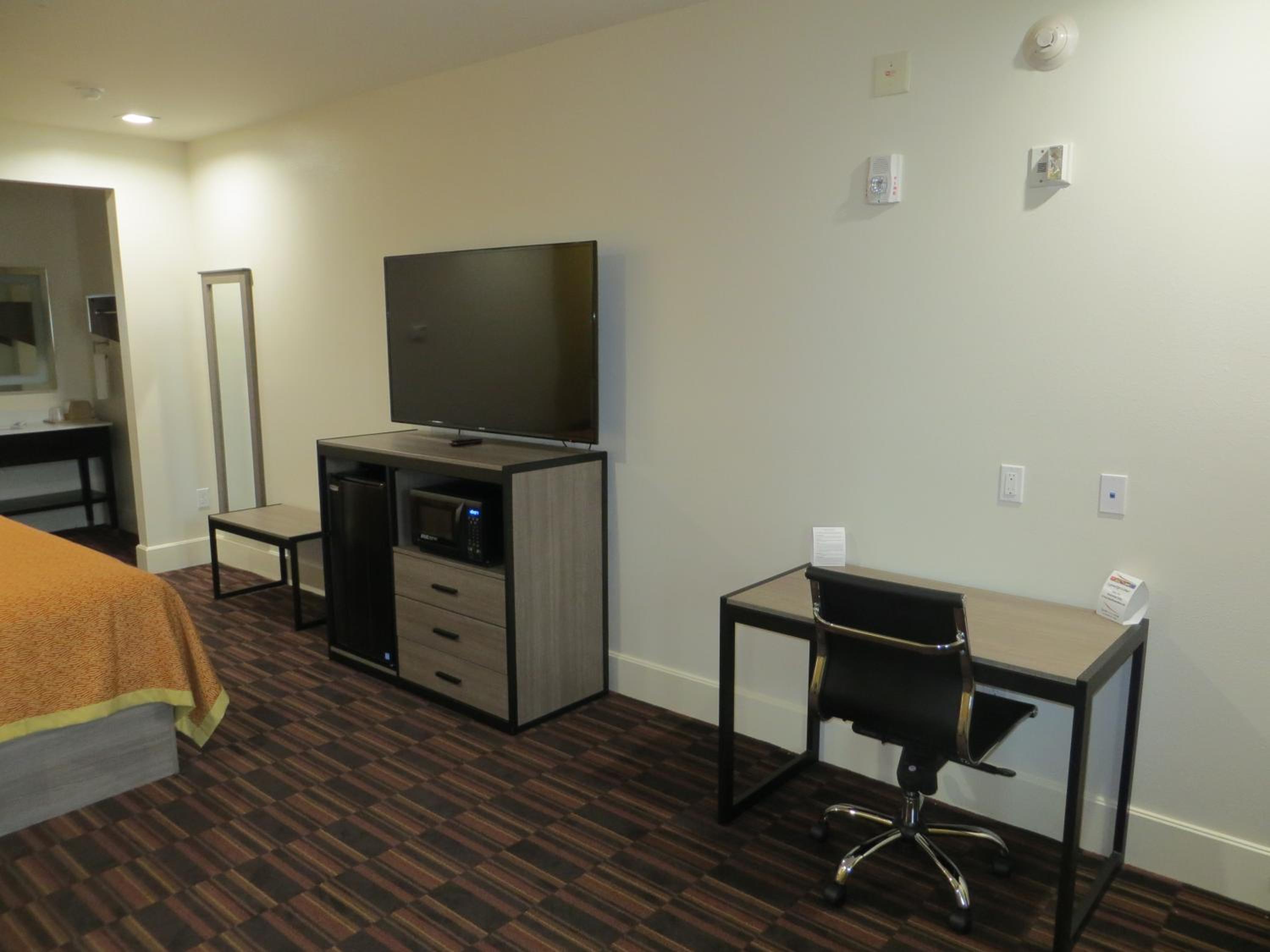 Scottish Inn And Suites 37/53