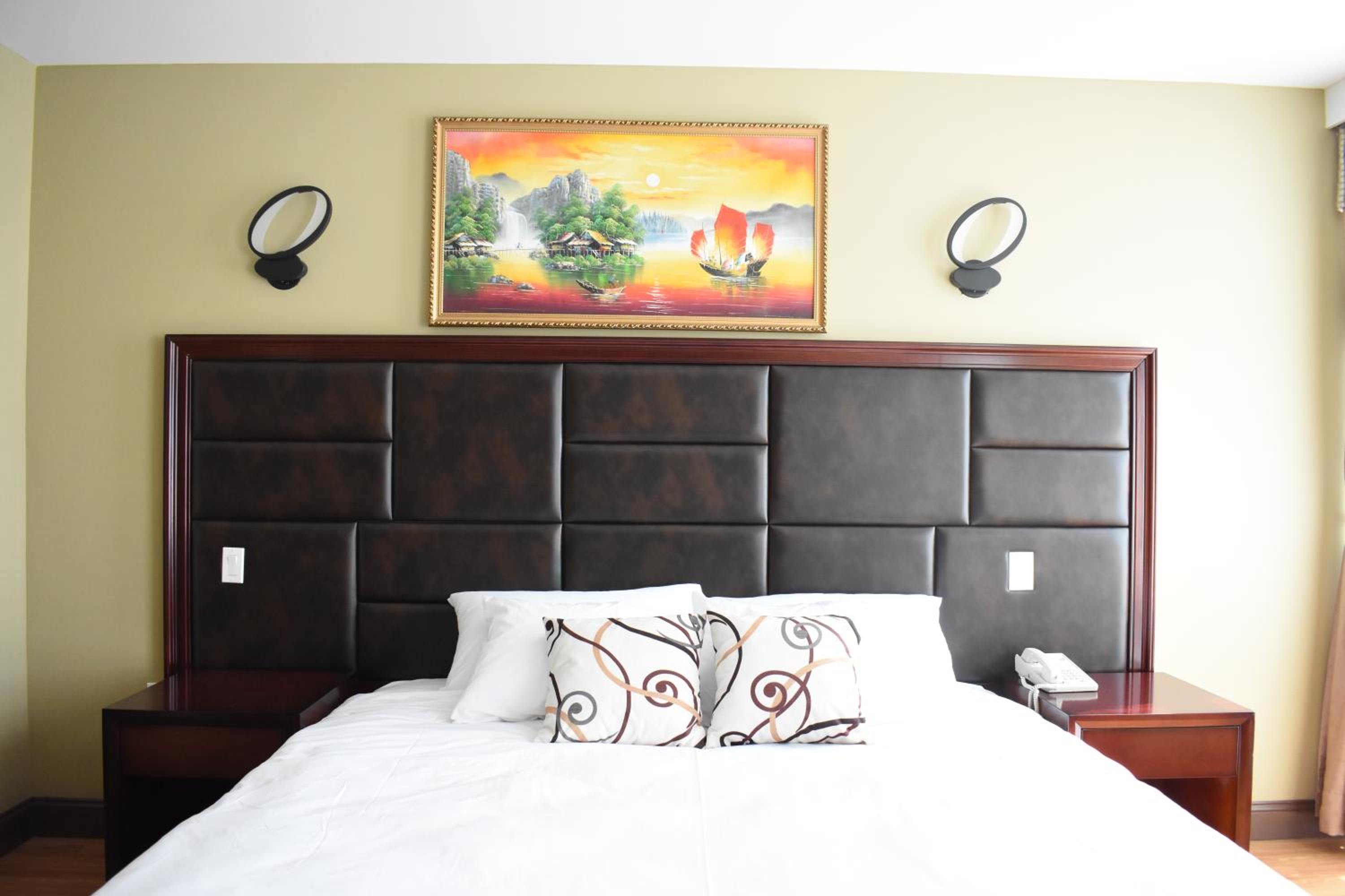 غرفة بسرير كينج، Queens Hotel 3/7