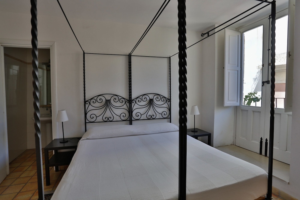 ROOM, TRIPLE