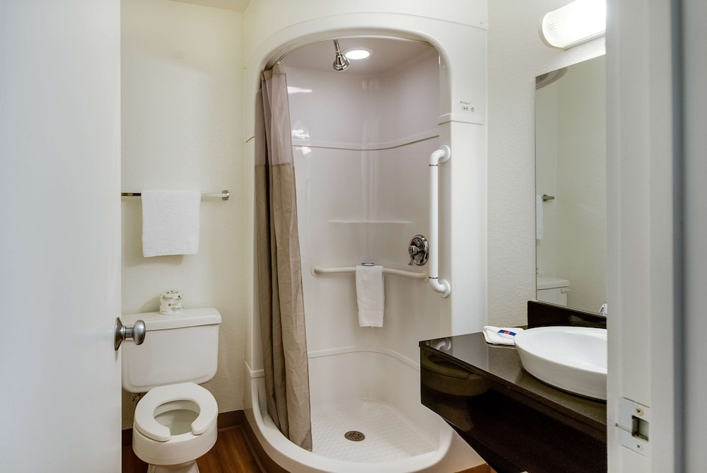 Motel6 Lenexa, KS - Kansas City Southwest 44/44