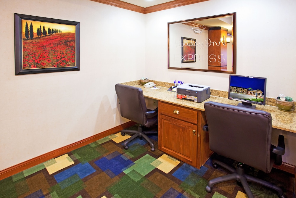 Holiday Inn Express Hotel Suites East Lansing 58/58