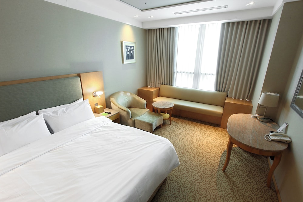 EXECUTIVE, KING BED