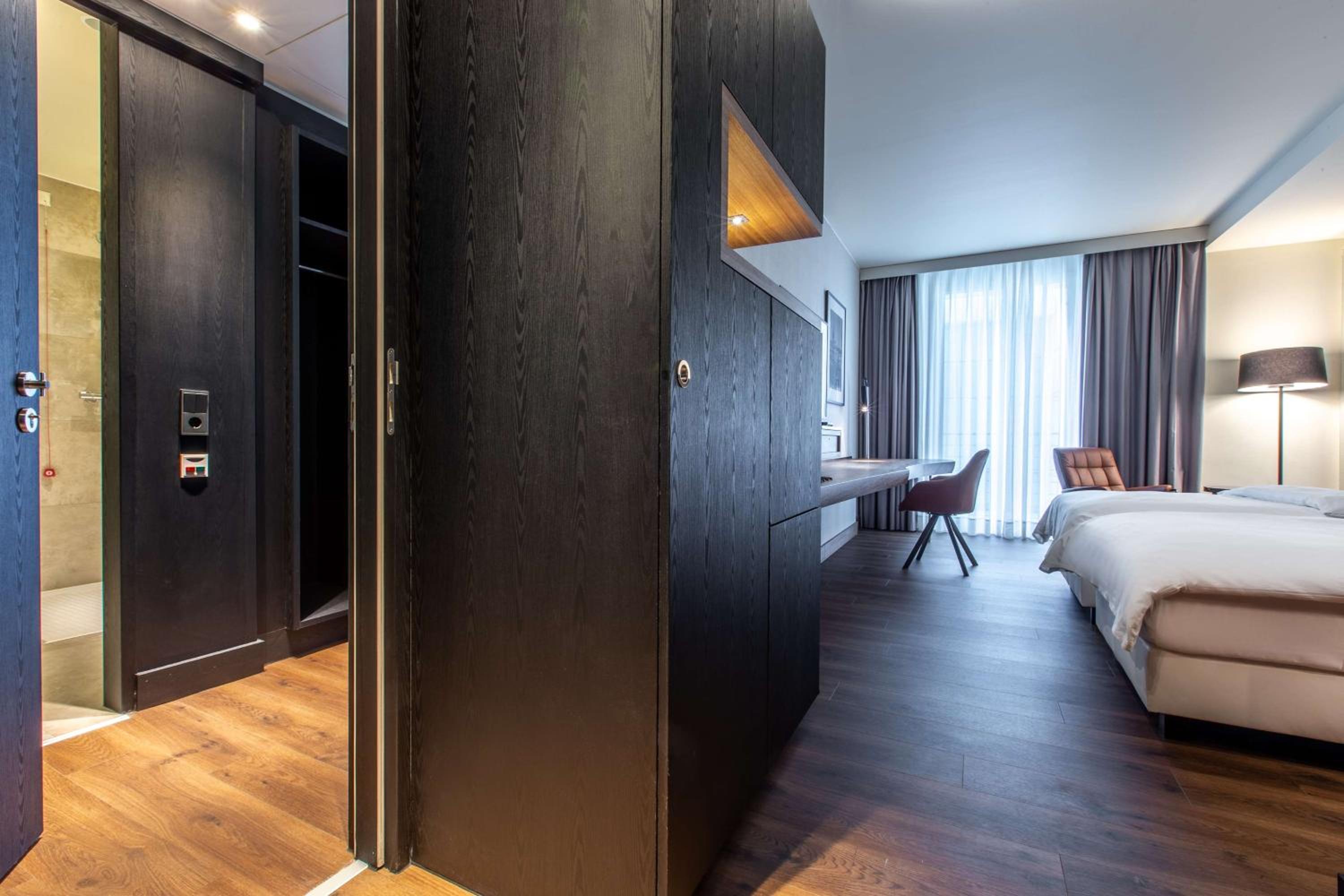 غرفة بريميوم بشرفة، Radisson Blu Hotel Cologne 9/10