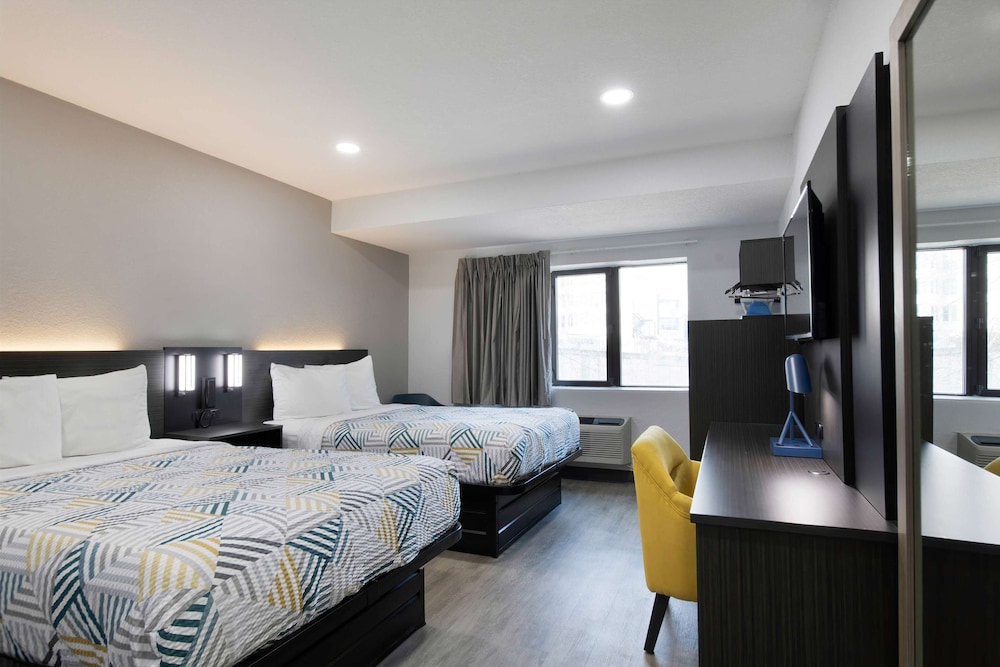 STANDARD, 2 DOUBLE BEDS, ACCESSIBLE
