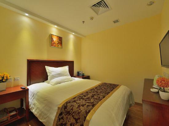 ROOM, QUEEN BED, NO WINDOW