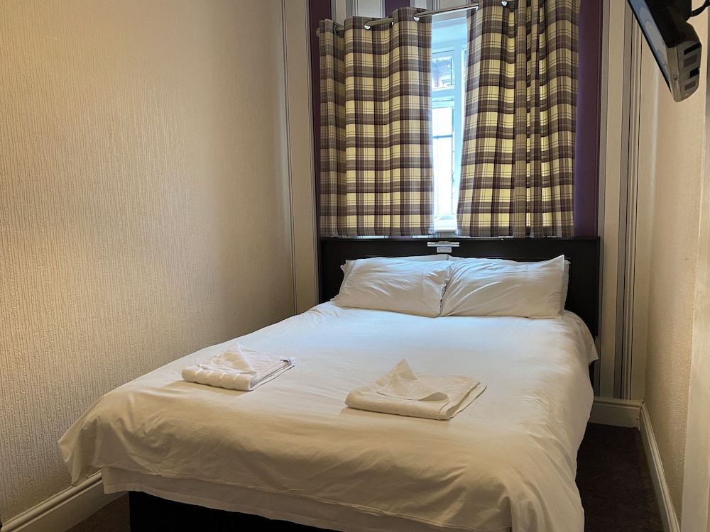 The Arncliffe Hotel 36/50