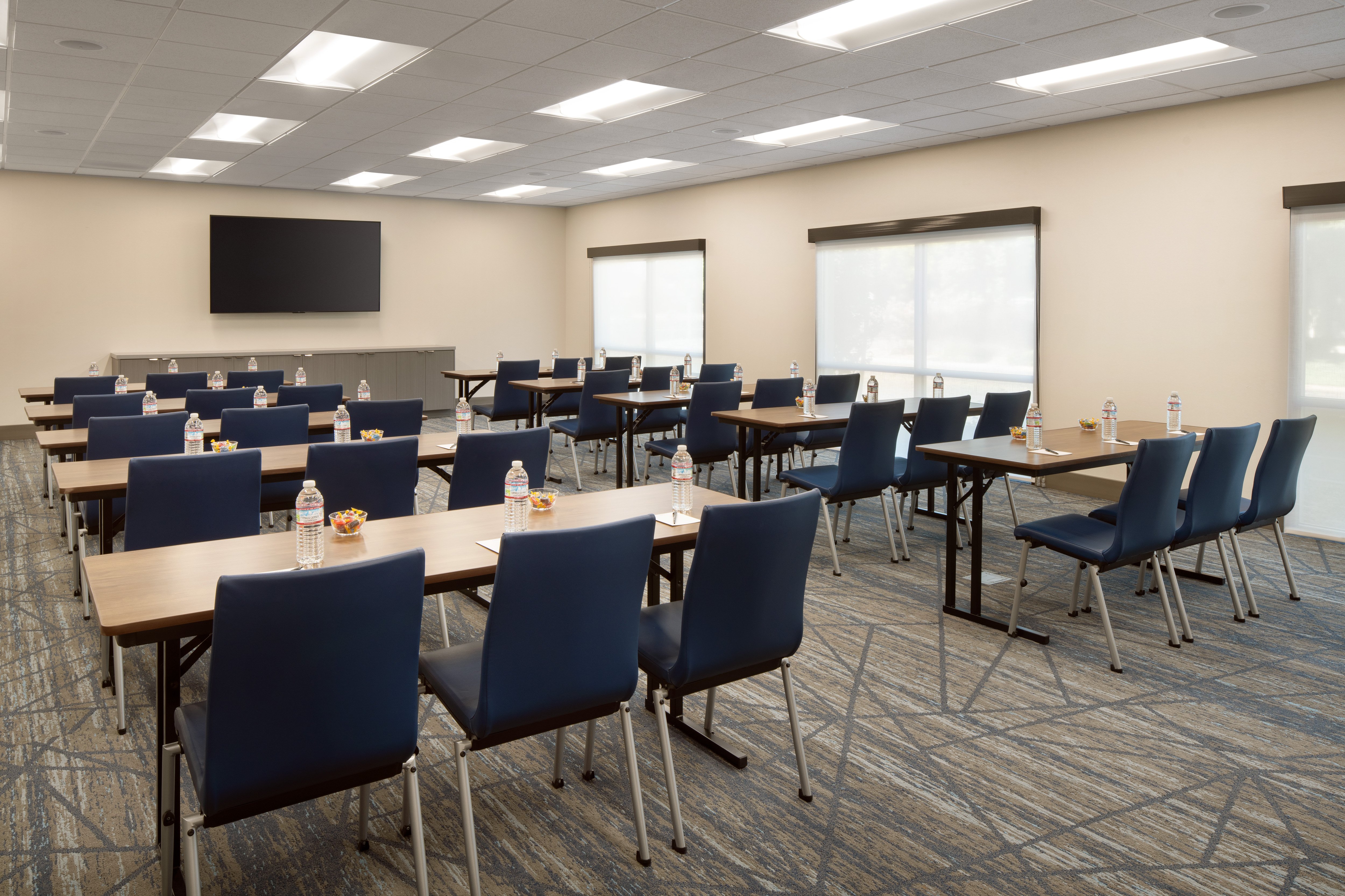 Holiday Inn Express & Suites Fresno Airport 21/25