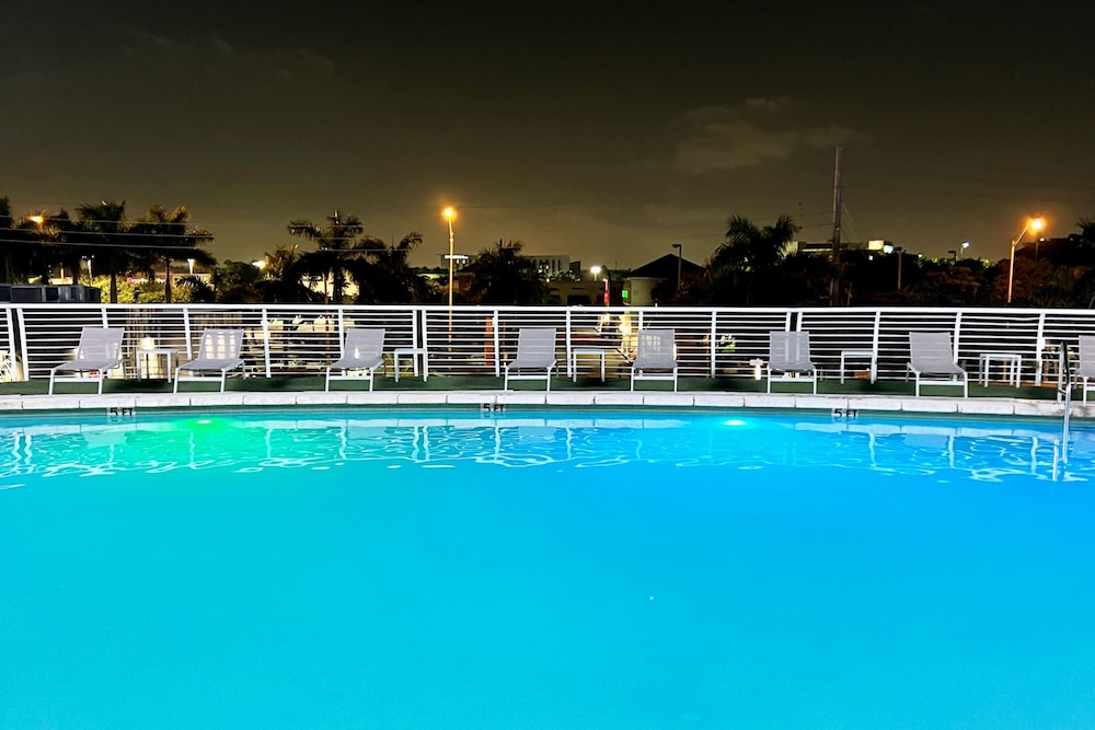 Nuvo Suites Hotel - Miami / Doral 48/50