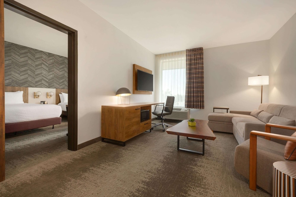 La Quinta Inn & Suites by Wyndham Santa Rosa Sonoma 31/46