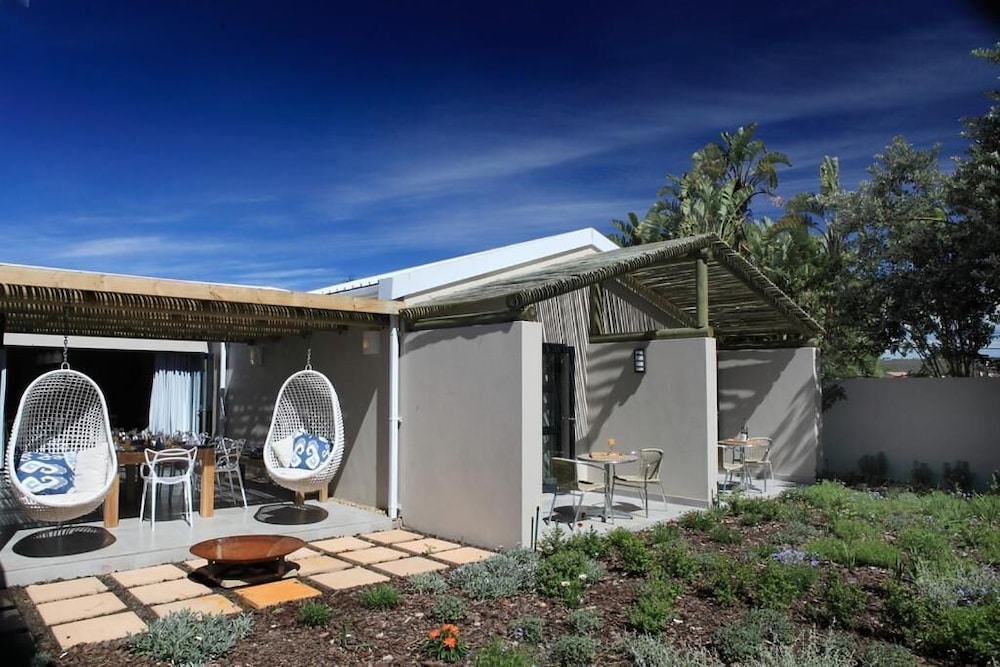 Scallop Guest Lodge 2/33