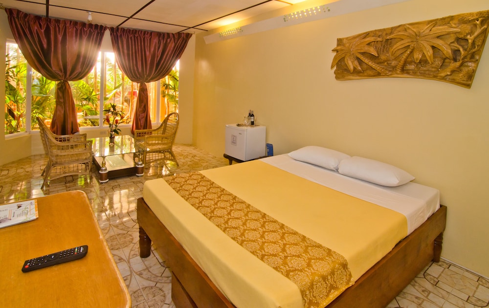 Deep Forest Garden Hotel 12/80