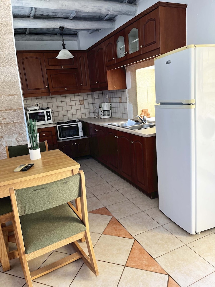 Skandalis Traditional Suites 28/50