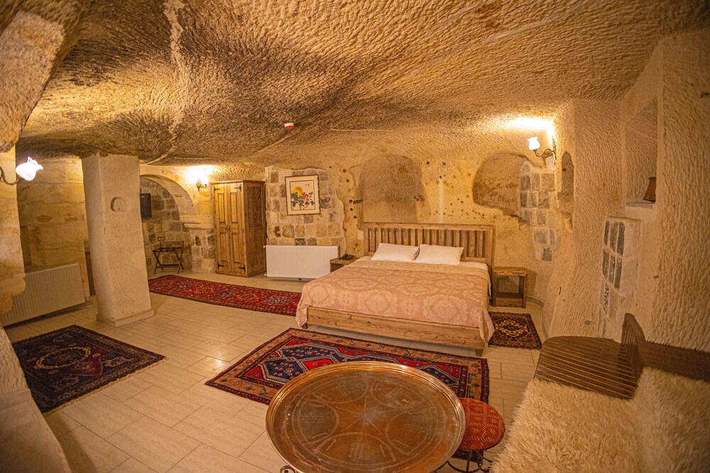 Pietra Cave Suites 12/49