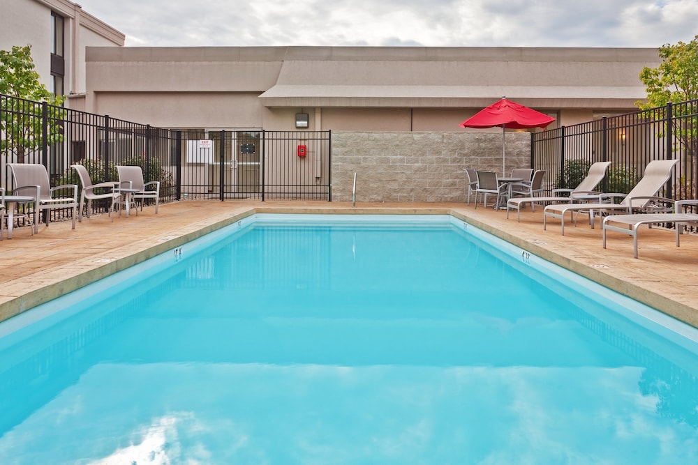 Holiday Inn Bloomington 7/53