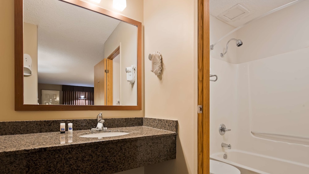 Surestay Plus Hotel By Best Western Salmon Arm 10/32