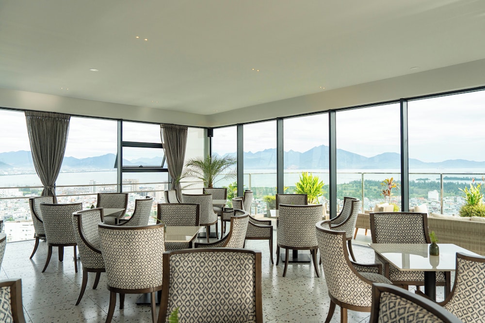 Centre Point Danang Hotel & Residence 36/47