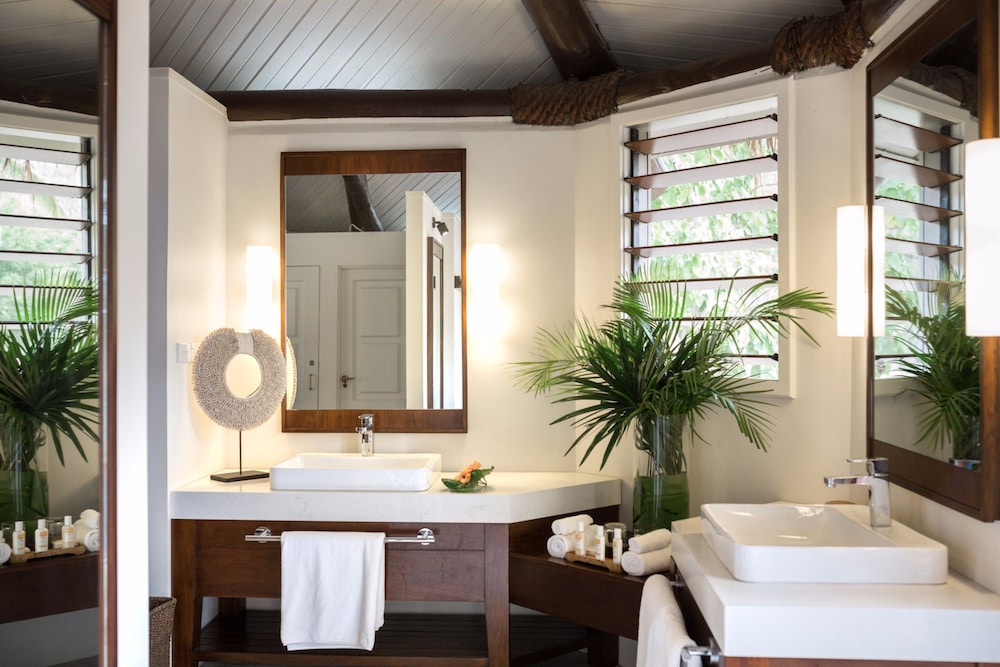 Yasawa Island Resort & Spa 61/62