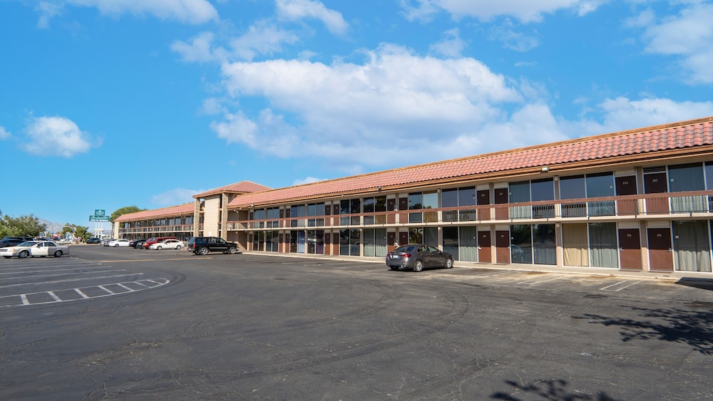 Motel6 Victorville, CA - Civic Center / Route 66 4/60