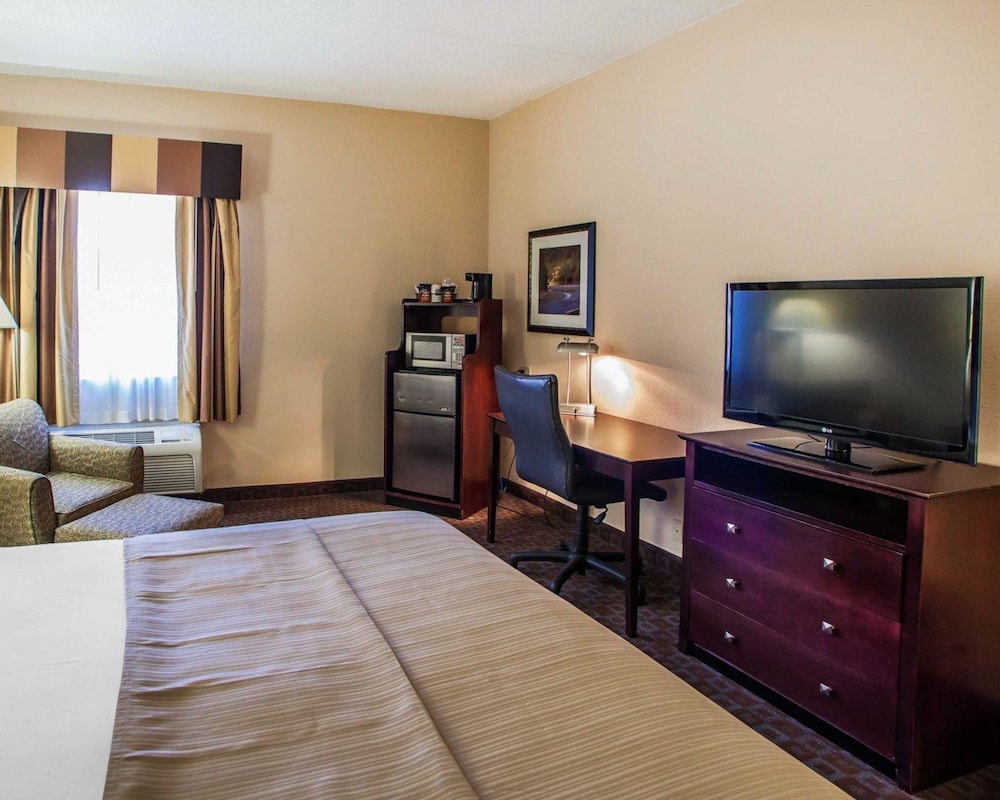 Quality Inn & Suites Peoria 16/50