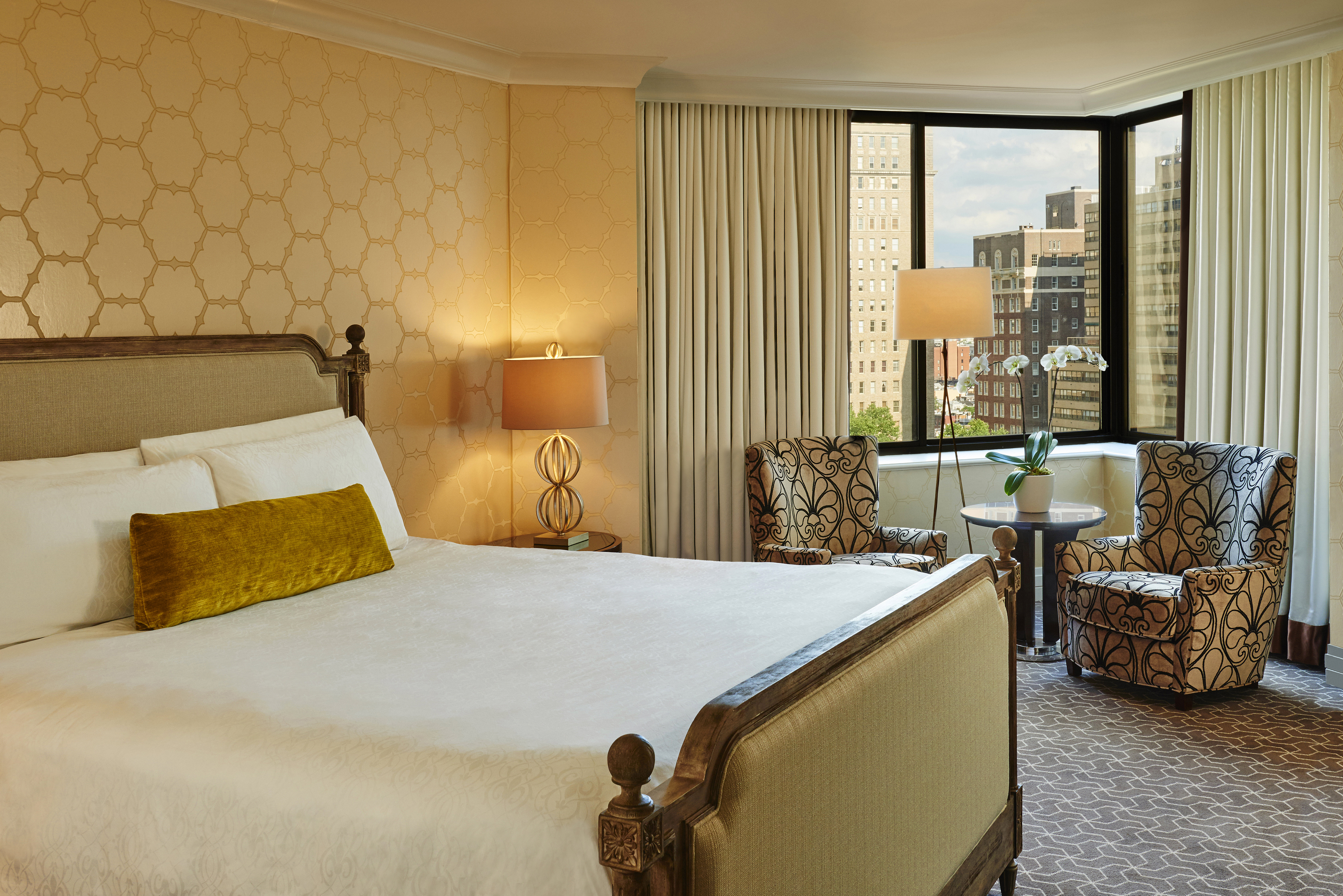 DELUXE, QUEEN BED, CITY VIEW