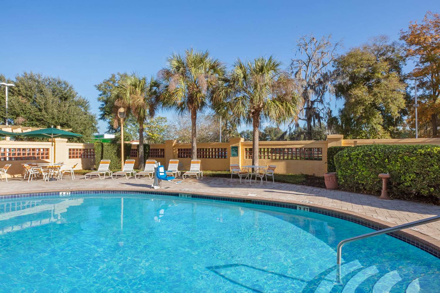 La Quinta Inn Suites Ocala 38/72
