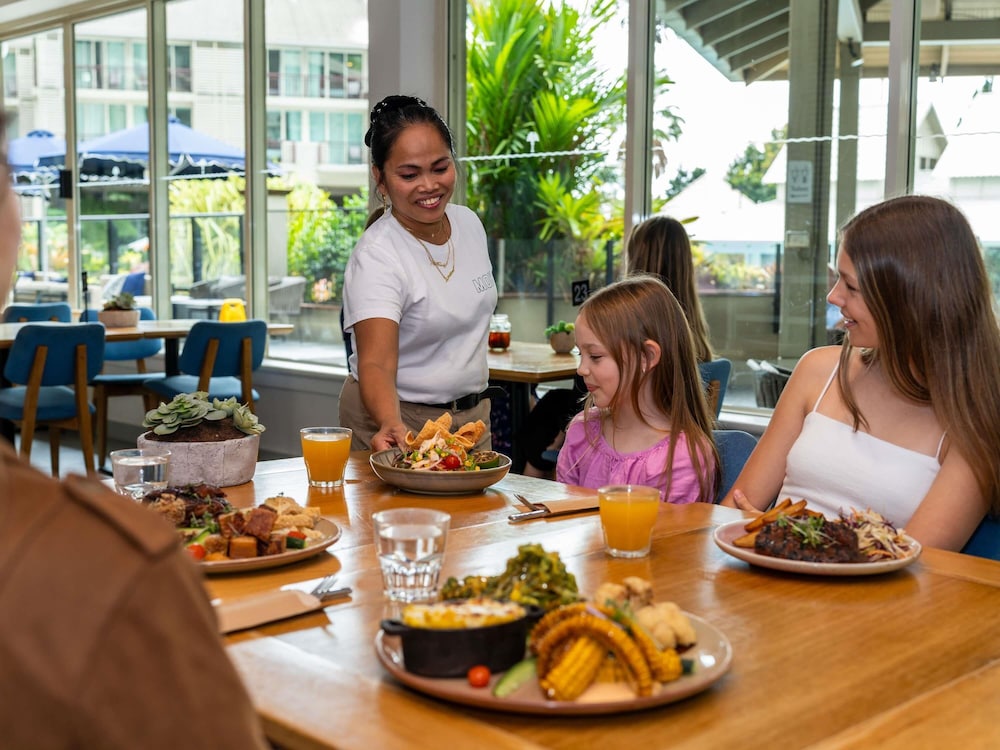 Novotel Cairns Oasis Resort 64/80
