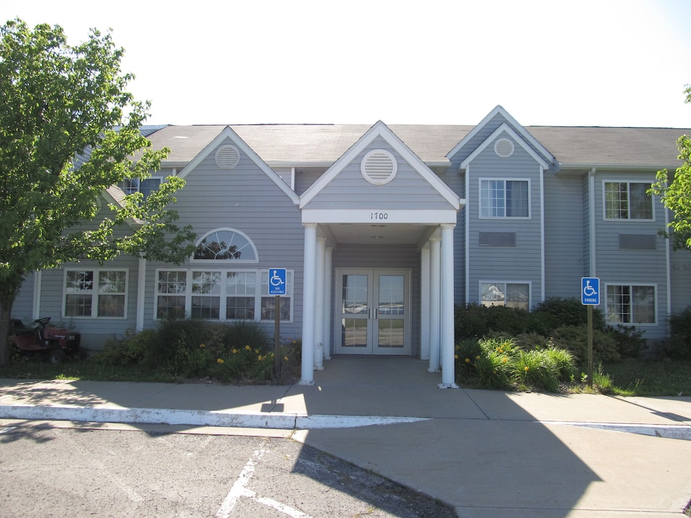 Americas Best Value Inn and Suites Maryville 1/39