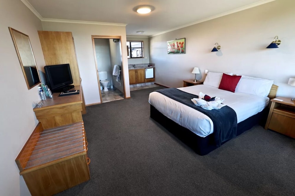 Baywatch Motor Lodge 11/50