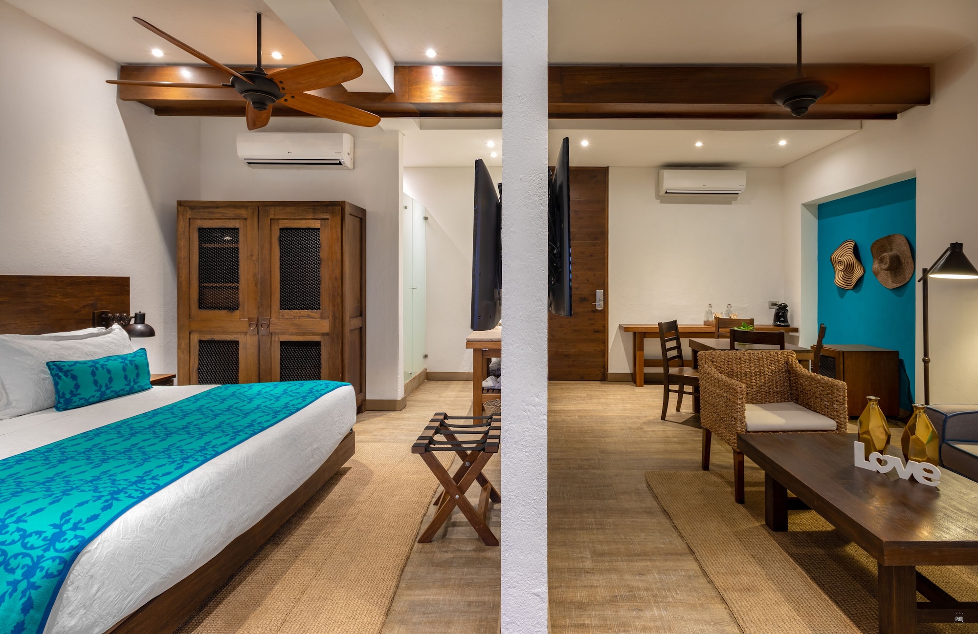 SUITE, KING BED, CITY VIEW, TERRACE