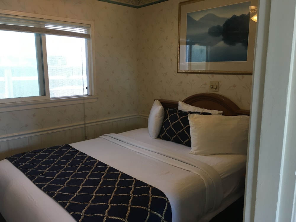 The Palomar Inn 20/61