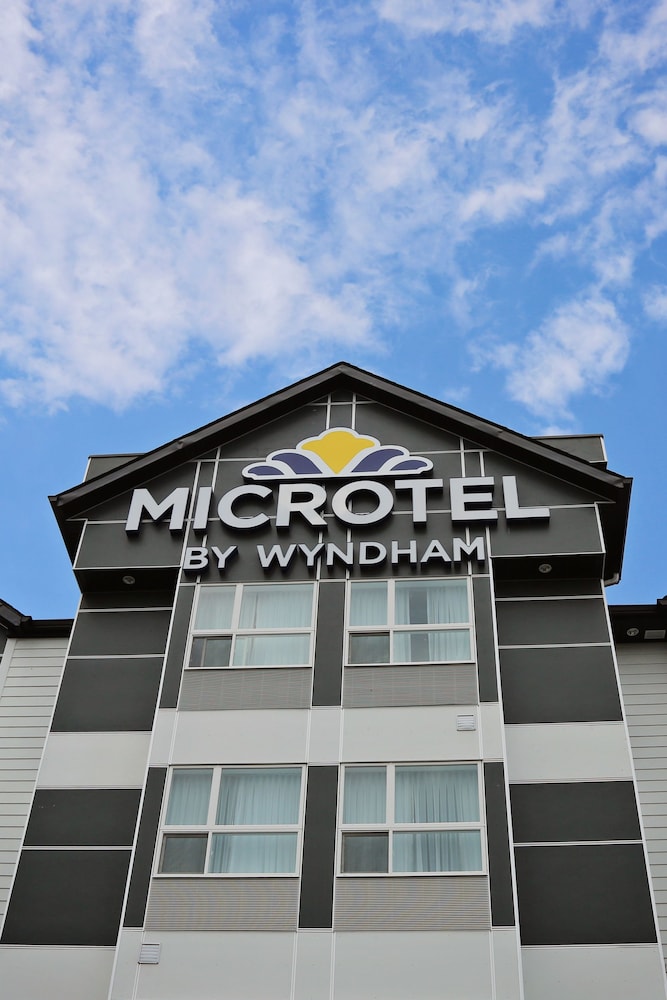 Microtel Inn And Suites By Wyndham Whitecourt 1/41
