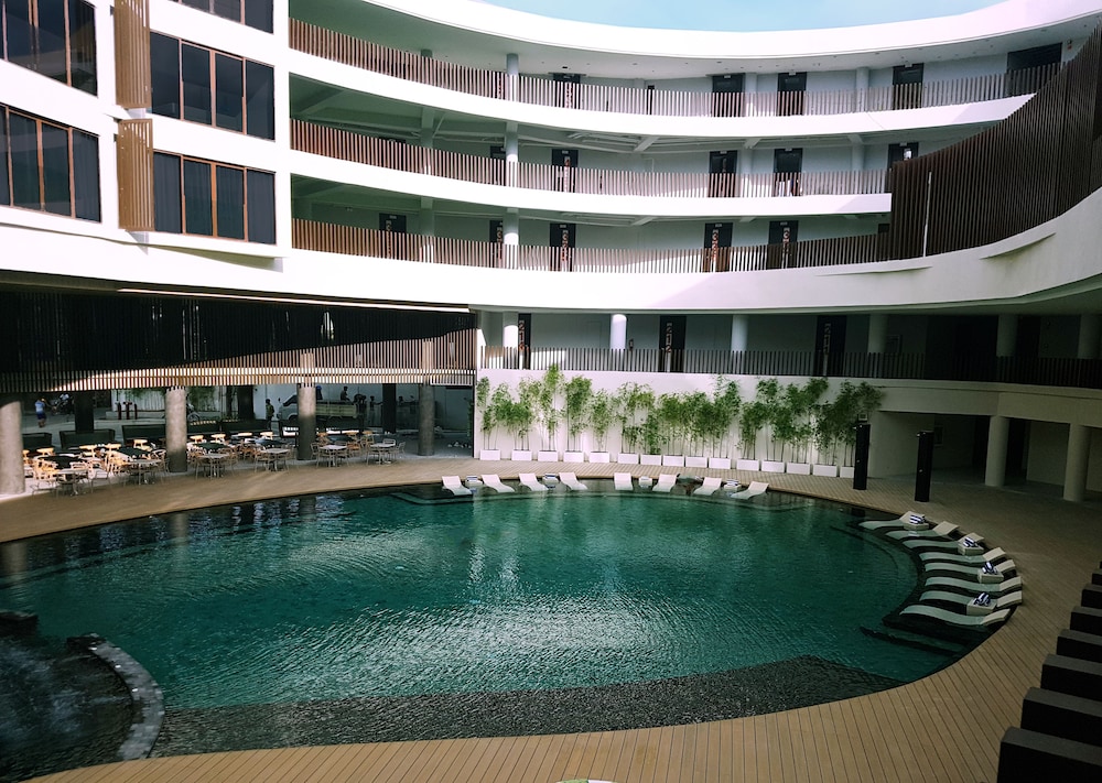 Hue Hotels Resorts Boracay 42/67