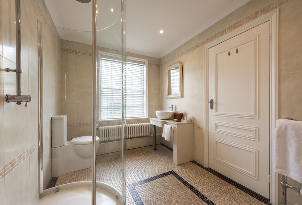 Statham Lodge Hotel 50/50