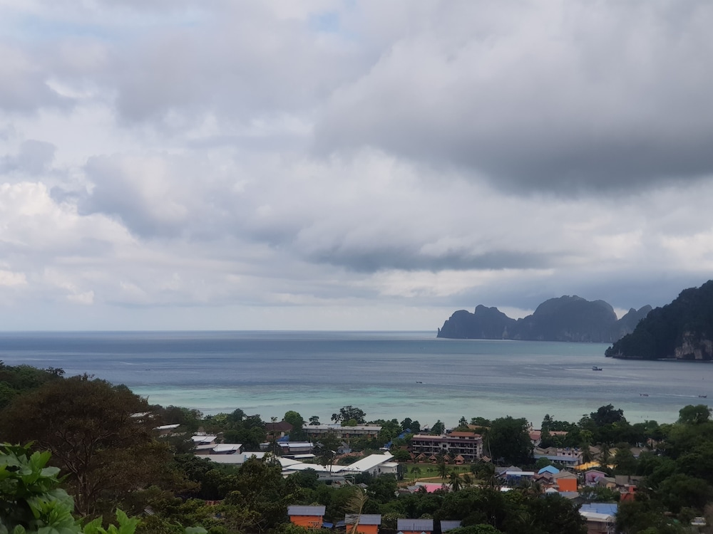 Blu Monkey Phi Phi Island 61/64