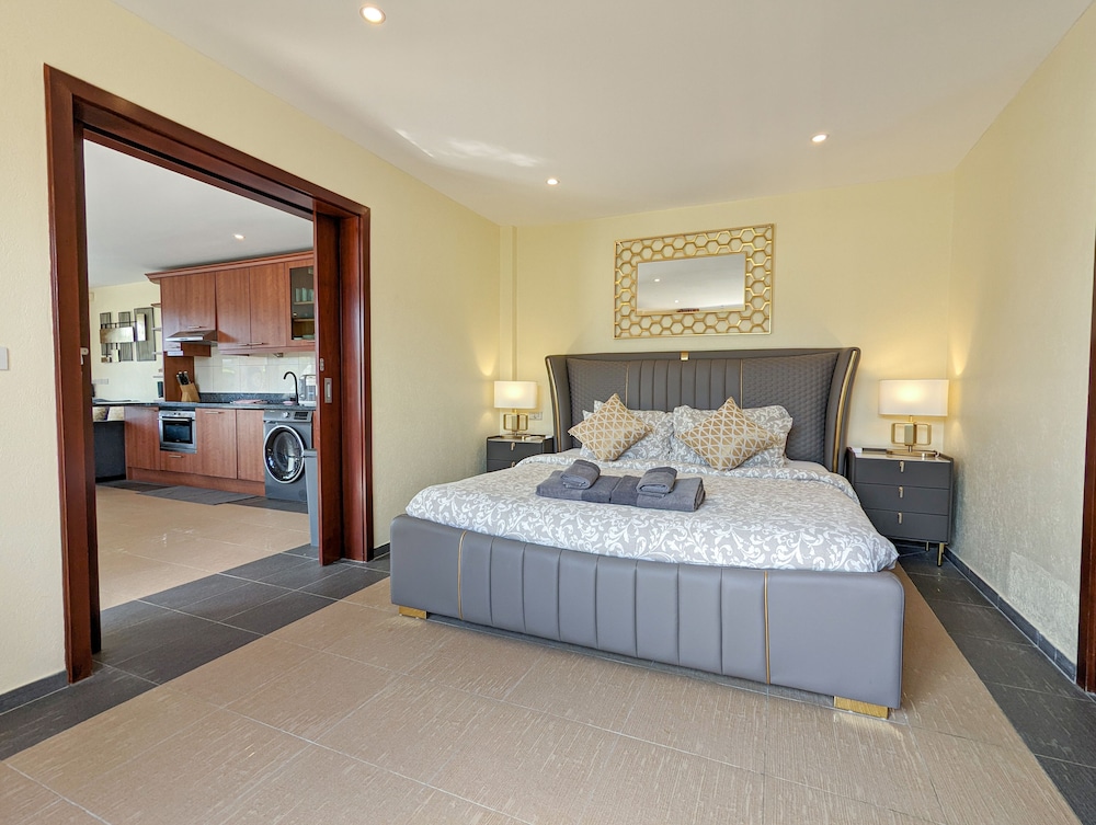 PRIVATE, VILLA, BEACH FRONT